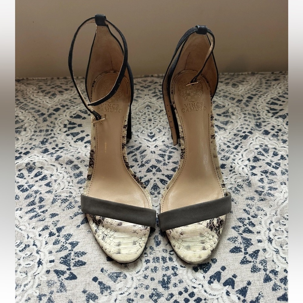 Vince Camuto Black and Cream Snakeskin Heels Sz 8